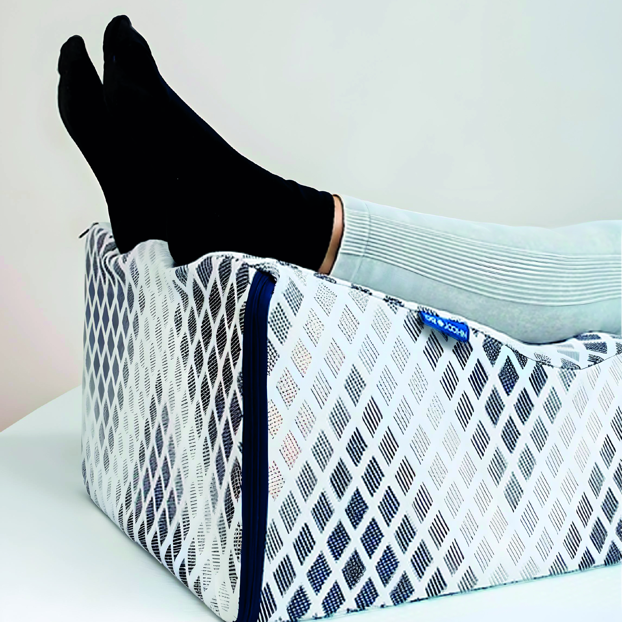 Almohada Soporte para Elevación de piernas DR JOOHN, Memory Gel (Snow).