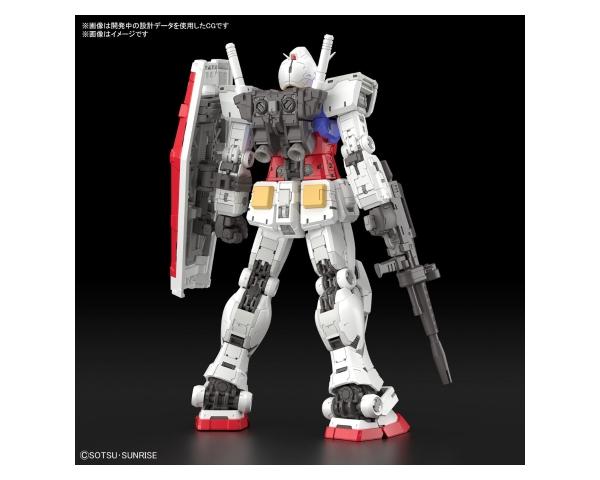 Bandai Model Kit 1/144 RG RX-78-2 Gundam Ver. 2.0