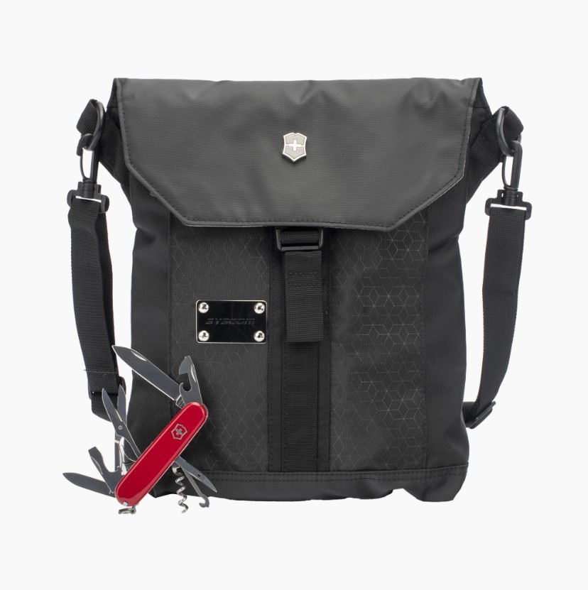Paquete Victorinox de Mochila ADVENTURE TRAVELER DELUXE y Navaja CLIMBER de 14 Funciones. Marca Vitorinox.