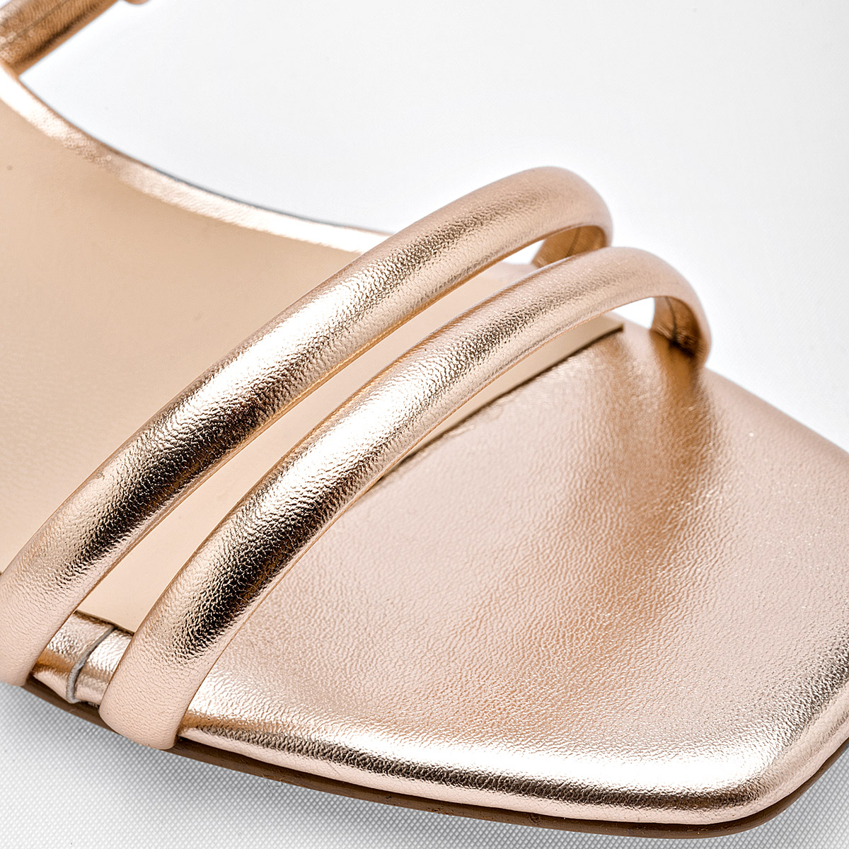 ZAPATILLA TACON 6 CM MUJER MARIANA VALLE 9704 ORO ROSA NAPA METALICA 