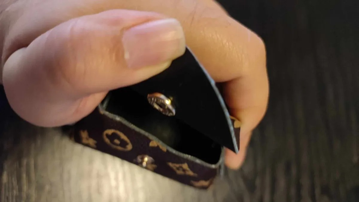 Bolsita Con Llavero, Porta AirPods Varios Diseños, Practicas,LV cafe