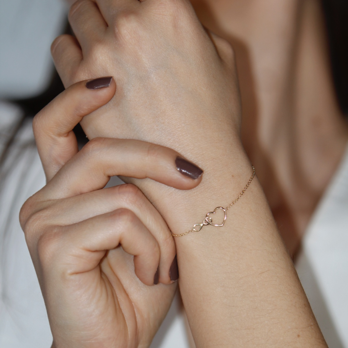 Pulsera corazón infinito de oro 10k de mujer. Incluye certificado y caja de regalo de la joyería.