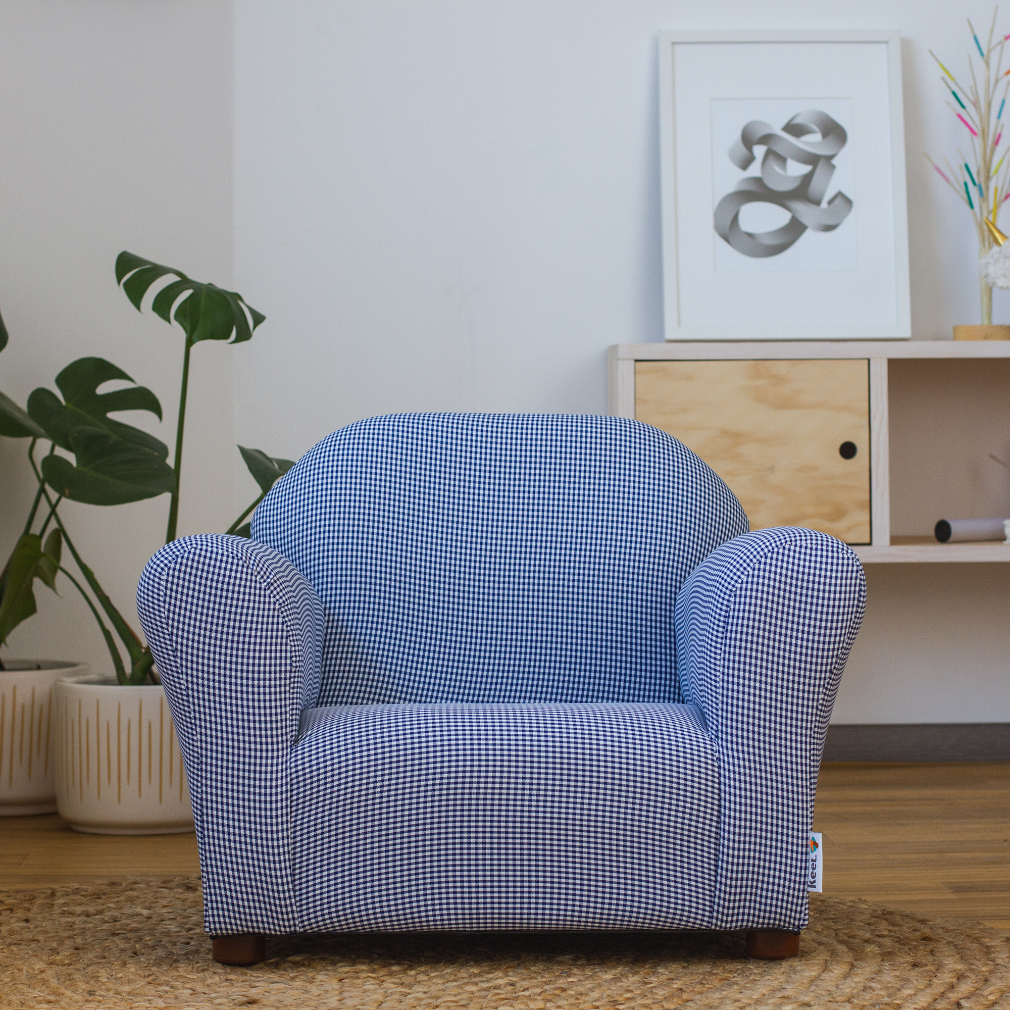 Sillón Infantil Keet: Acogedor y ergonómico, blue navy, relleno en memory foam, estructura y base de madera sólida. Mueble diseñado para potencializar la independencia de los mas pequeños del hogar.