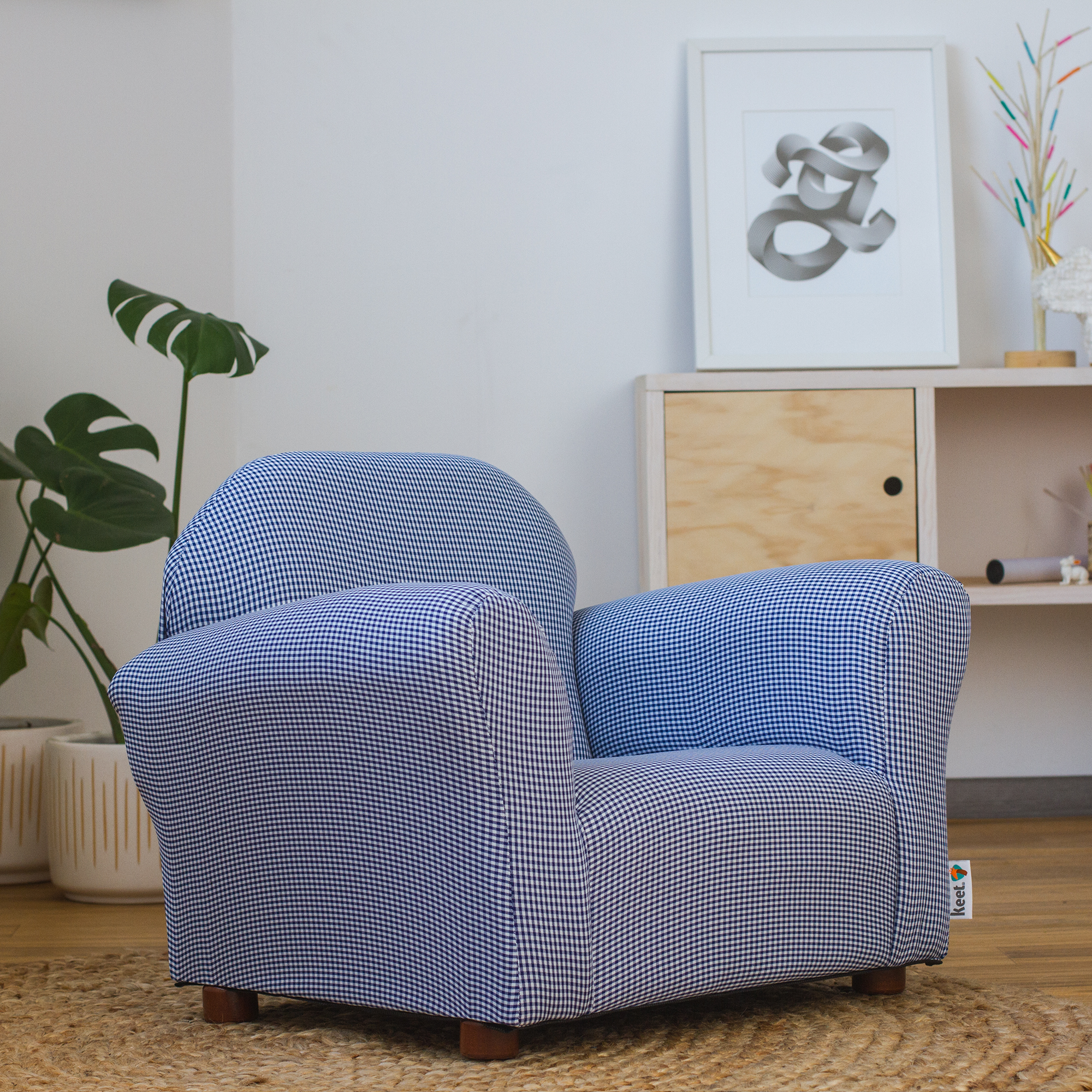 Sillón Infantil Keet: Acogedor y ergonómico, blue navy, relleno en memory foam, estructura y base de madera sólida. Mueble diseñado para potencializar la independencia de los mas pequeños del hogar.