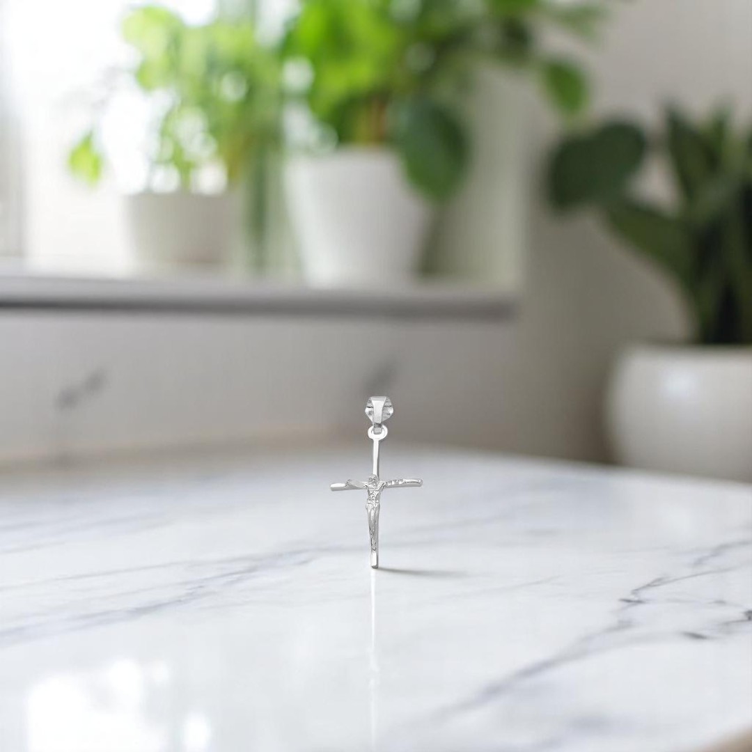 Dije de Cruz de Cristo Delgada en Plata .925 