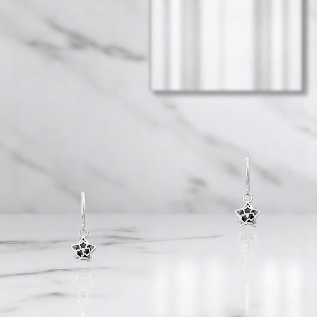 Arete tipo Coqueta en Forma de Estrella en color Negro en Plata .925 + Obsequio