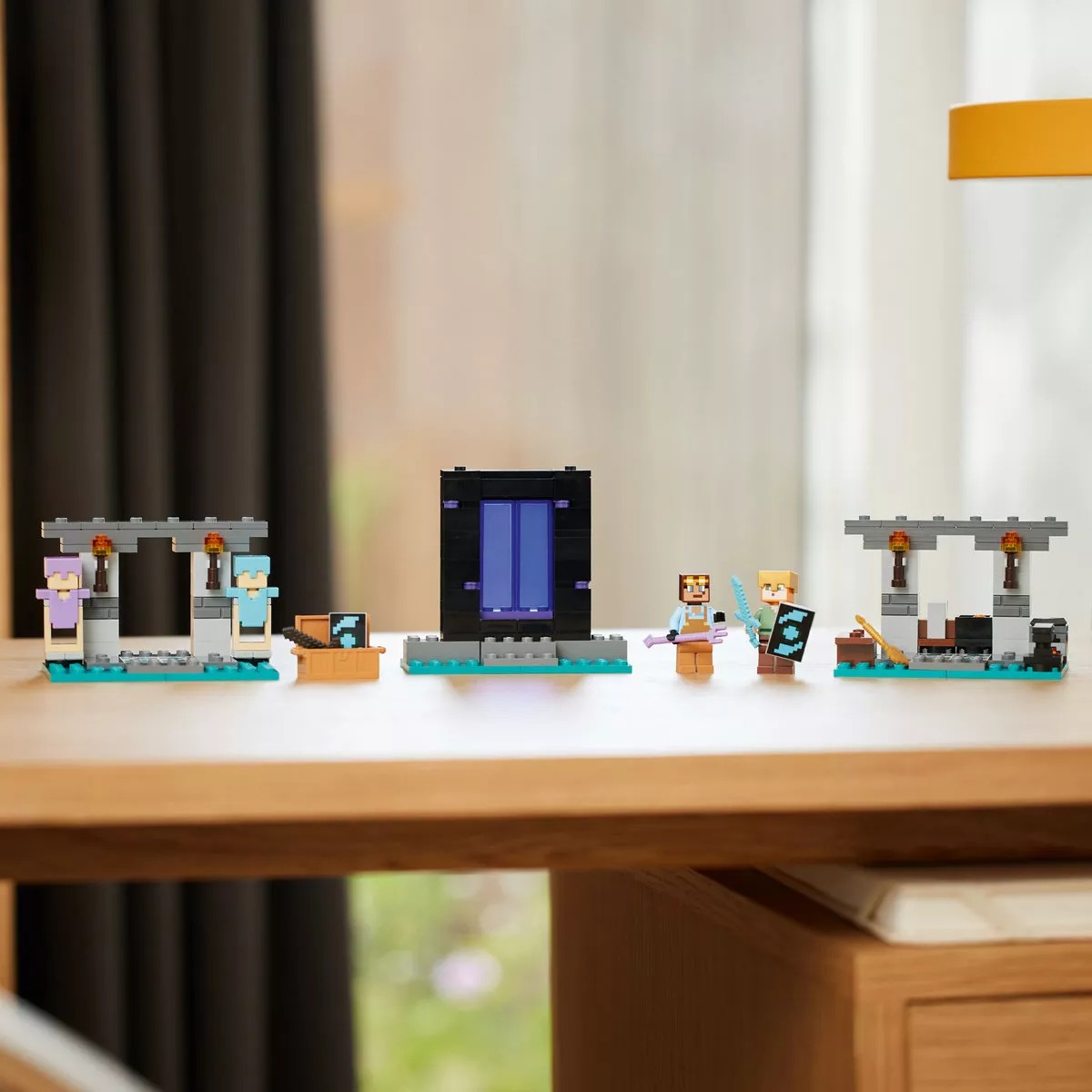 LEGO® Minecraft® La Armería 21252; juguete para niños 7+; Contiene minifiguras de los personajes Minecraft® Alex y el armero