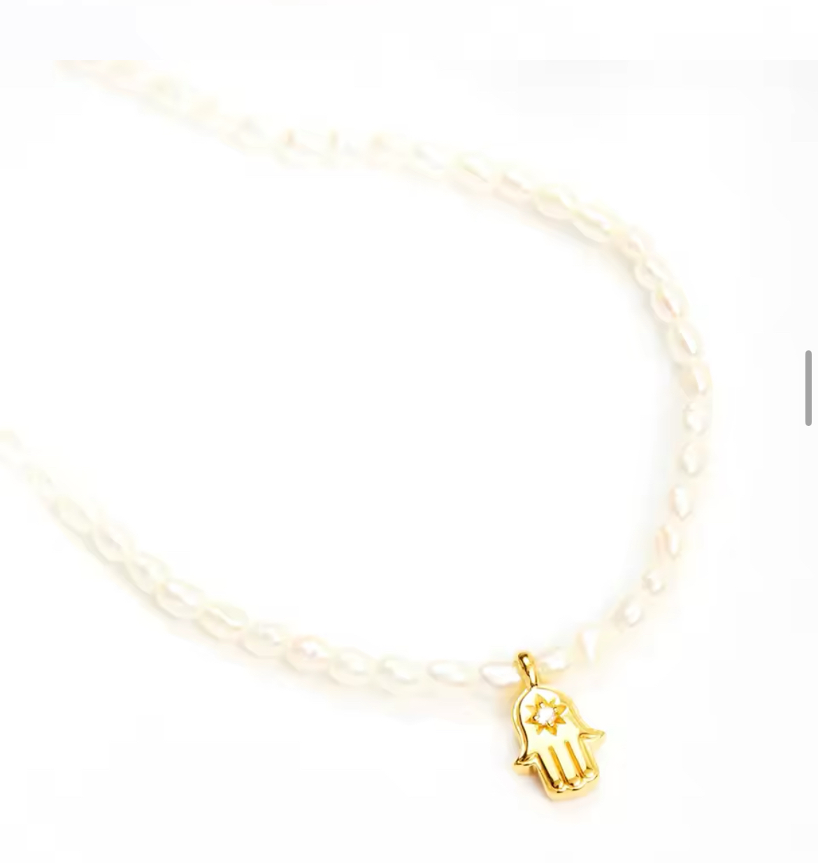 Collar Perlas Blancas y Mano de Fátima en Chapa Dorada by Amour