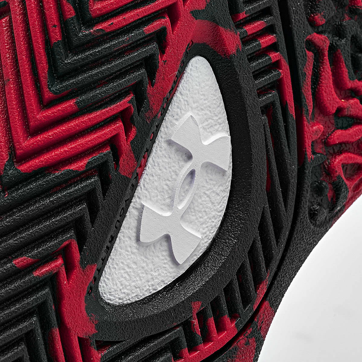 TENIS BASQUETBOL MUJER UNDER ARMOUR 302851360 ROJO NEGRO 