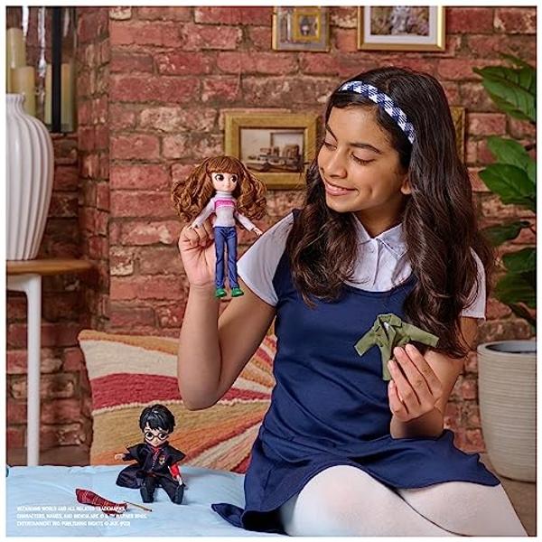 Wizarding World Harry Potter, 8-inch Harry Potter & Hermione Granger Dolls & Accessories Gift Set, over 20 Pieces, Kids Toys for Ages 6 and up