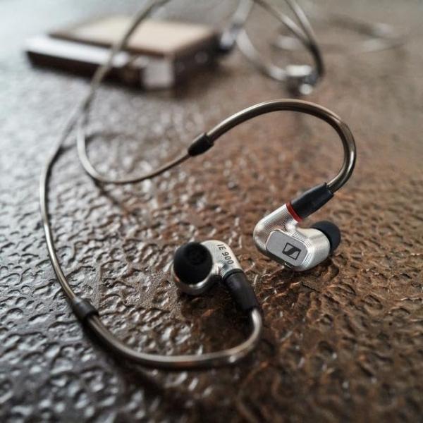 Sennheiser IE 900 Audiophile in-Ear Monitors - TrueResponse Transducers with X3R Technology for Balanced Sound, Detachable Cable with Flexible Ear Hooks, Includes Balanced Cables, 