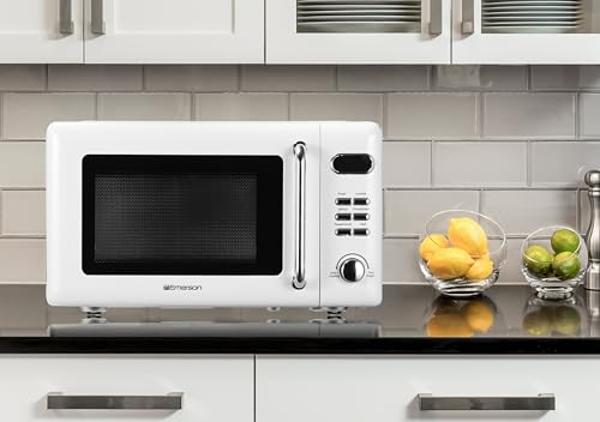 West Bend WBMW92W Microwave Oven 900-Watts Compact with 6 Pre Cooking Settings, Speed Defrost, Electronic Control Panel and Glass Turntable, White