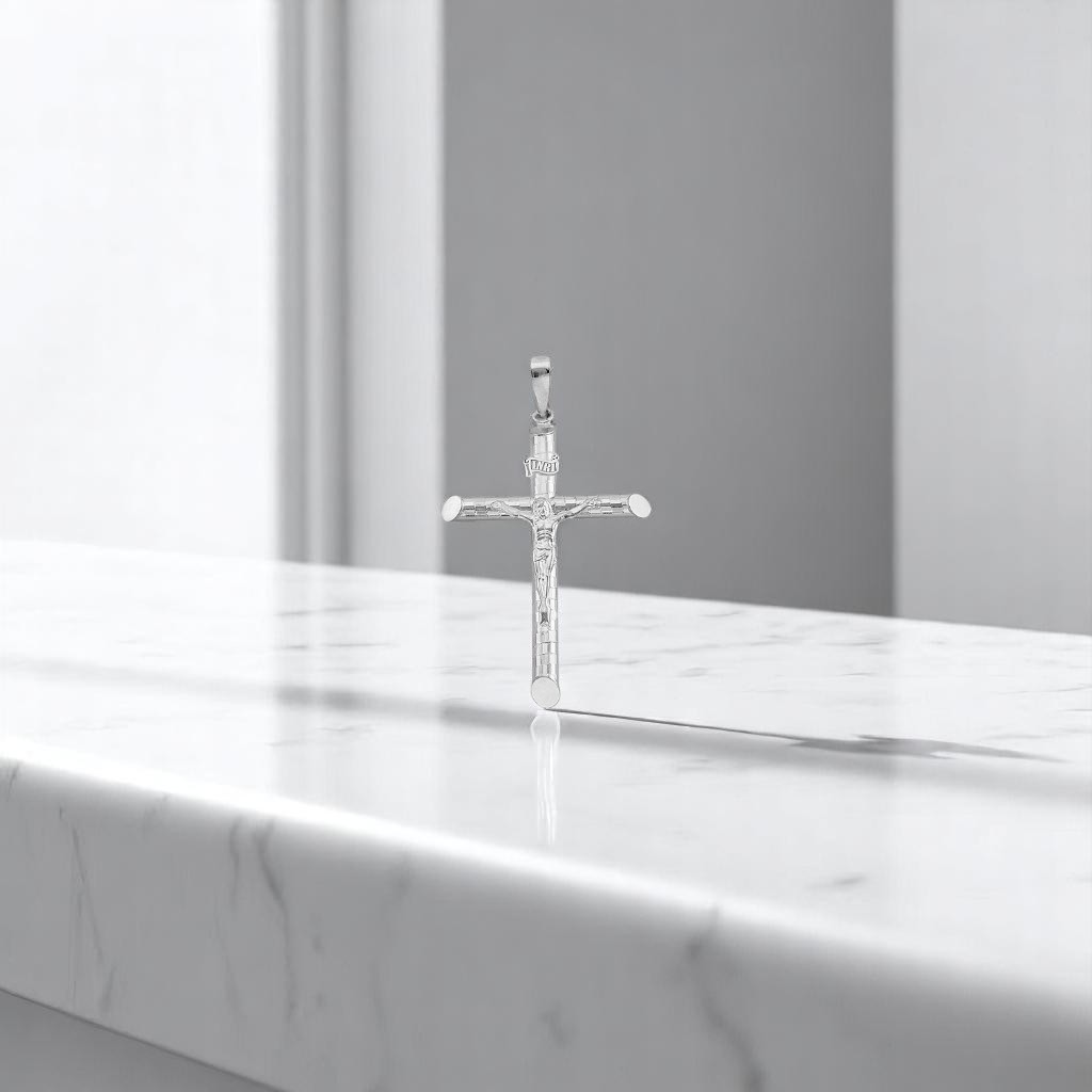 Dije de Cristo con Tubo Ancho Grande en Plata .925