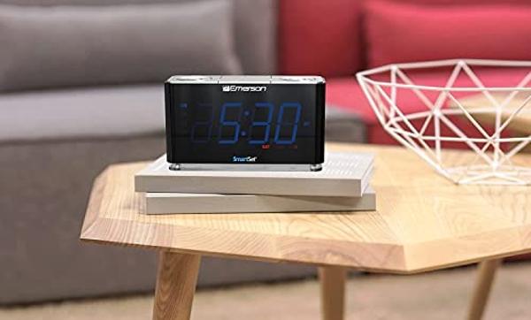Emerson Radio SMARTSET PLL Radio Alarm Clock with 1.4” Blue LED, Bluetooth Speaker and Night Light + ER-WC100 Emerson Radio 10W Fast Wireless Charger (Black)
