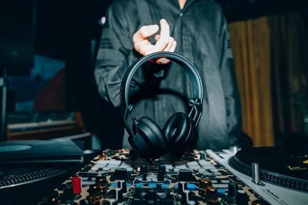 Aiaiai TMA-2 DJ Wireless High Isolation Professional DJ Headphones, Black