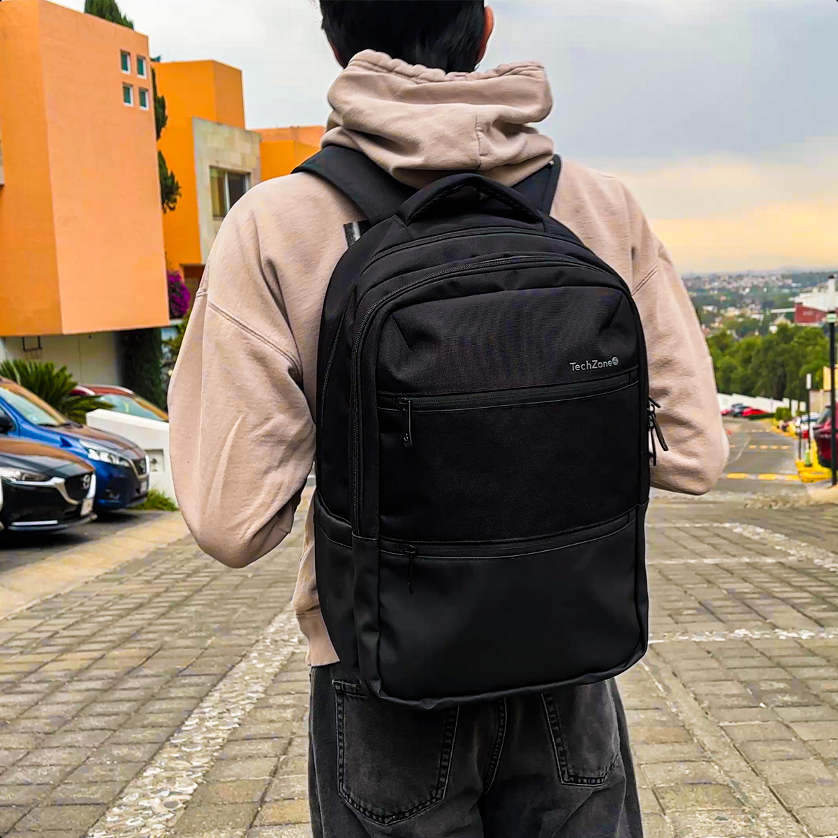 Mochila Ejecutiva Backpack Techzone Max Ii 16 Pulgadas Negro Liso