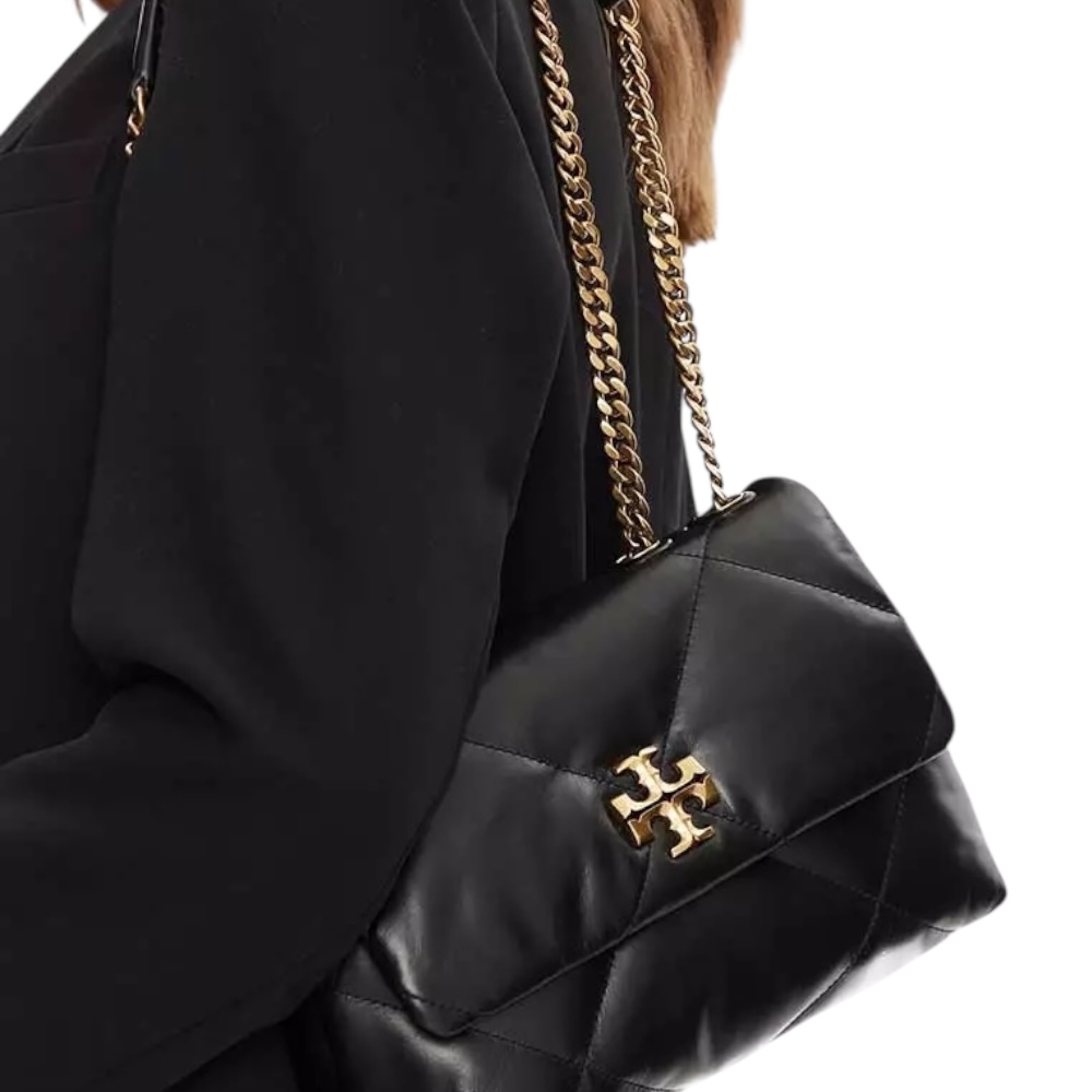 Bolsa Crossbody Tory Burch color negro con doble asa dorada ajustable