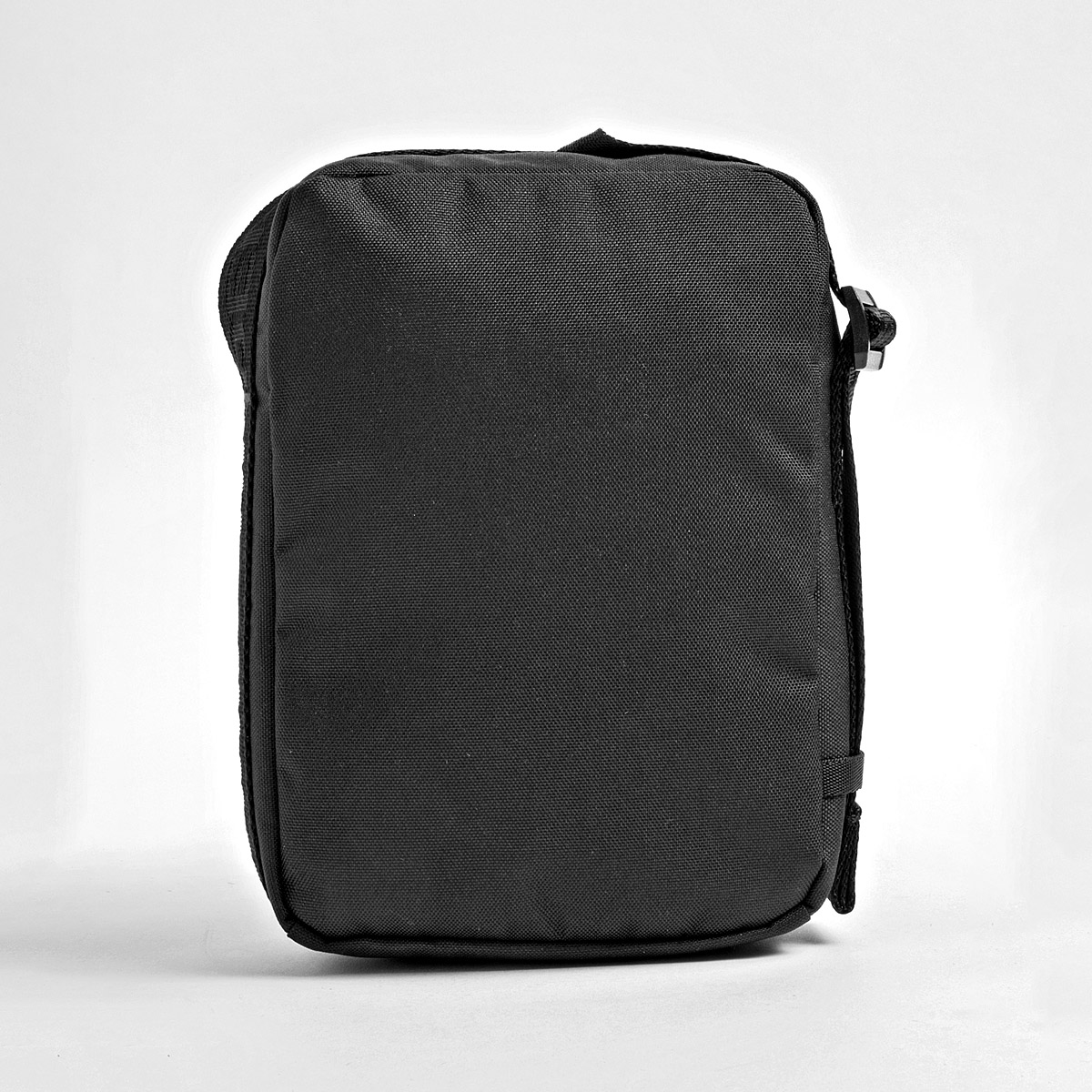 BOLSA MUJER UNDER ARMOUR GRABASA 138191200 NEGRO 