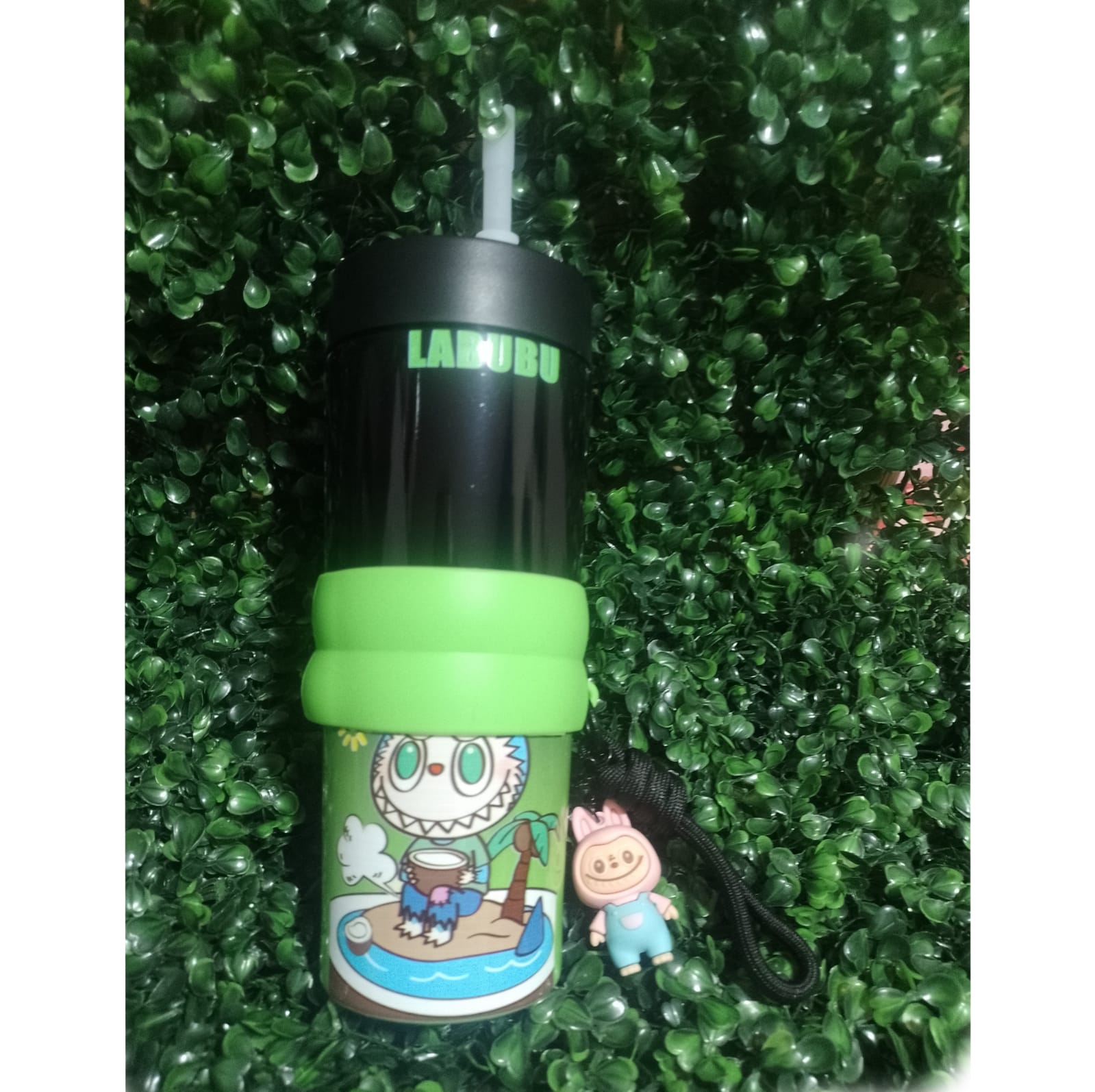 Termo Labubu The Monster Acero + llavero Coffe Cup Color Verde Tematica isla