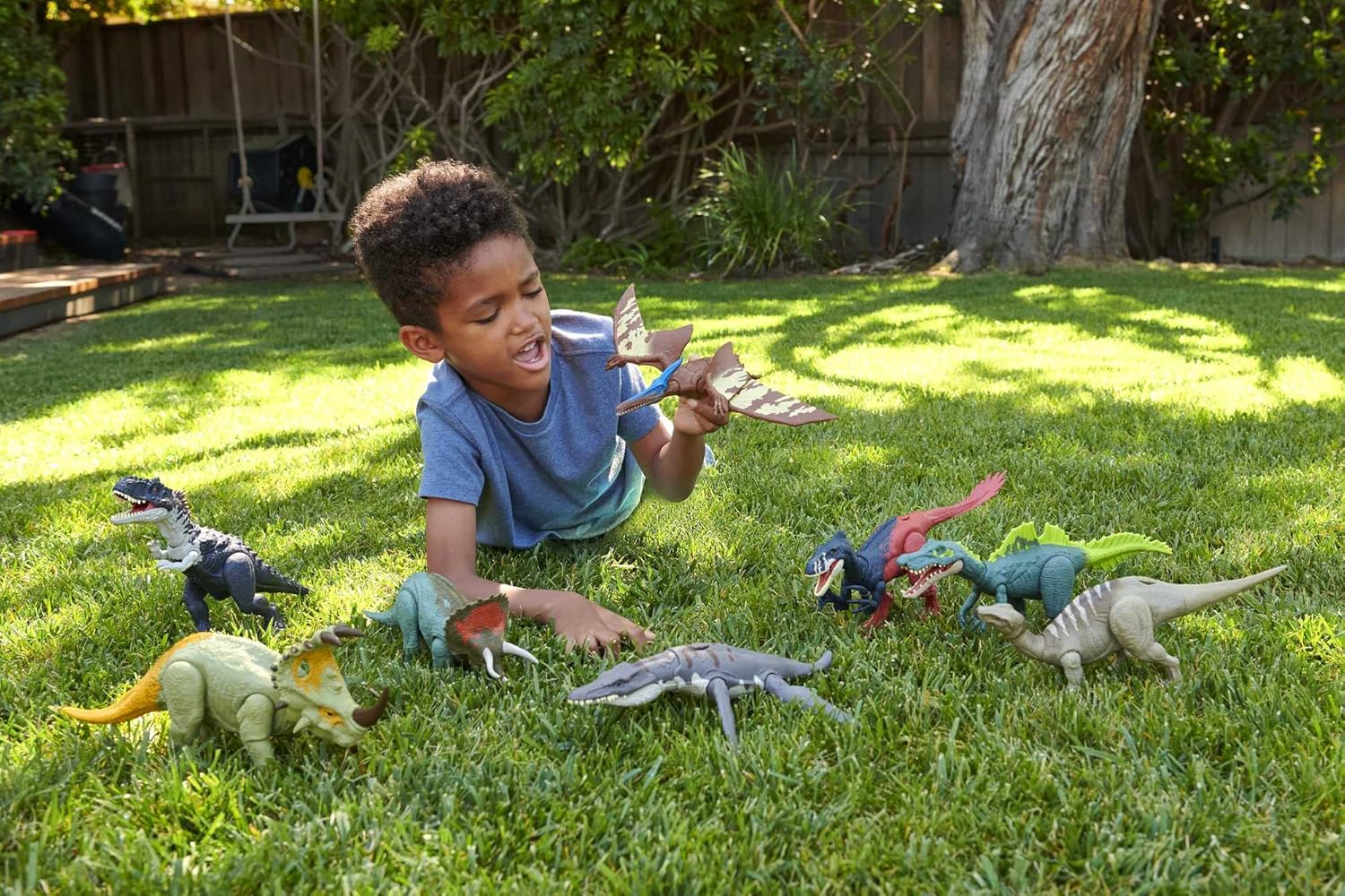 Jurassic World Dinosaurio Juguete Triceratop Ruge Y Ataca con sonido