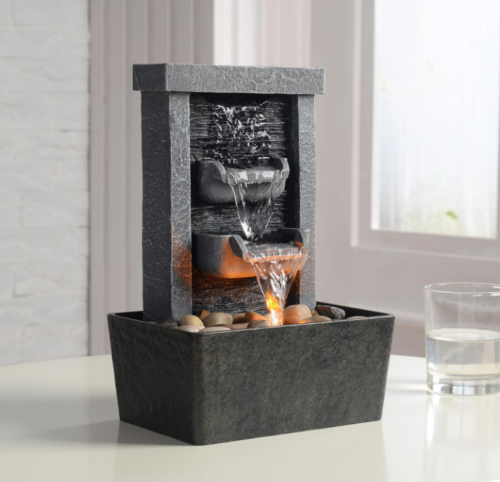 Fuente de agua minimalista decoración interior 