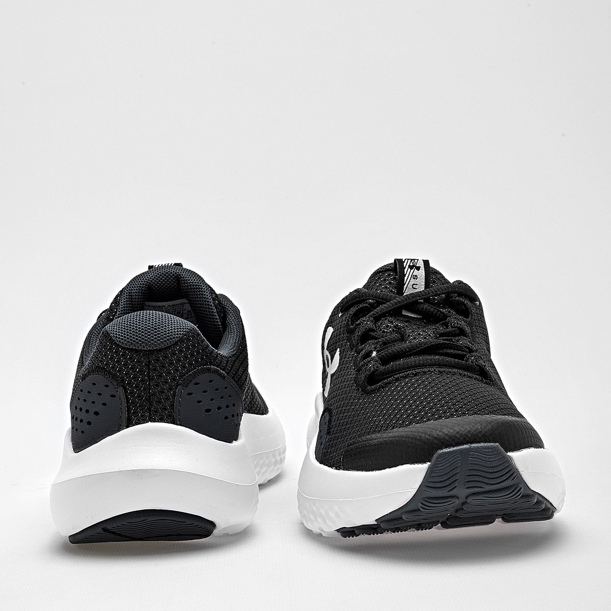 UNDER ARMOUR UA BGS Surge 4 TENIS MUJER DEPORTIVO COLOR NEGRO