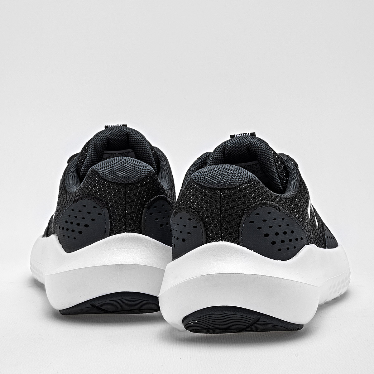 UNDER ARMOUR UA BGS Surge 4 TENIS MUJER DEPORTIVO COLOR NEGRO