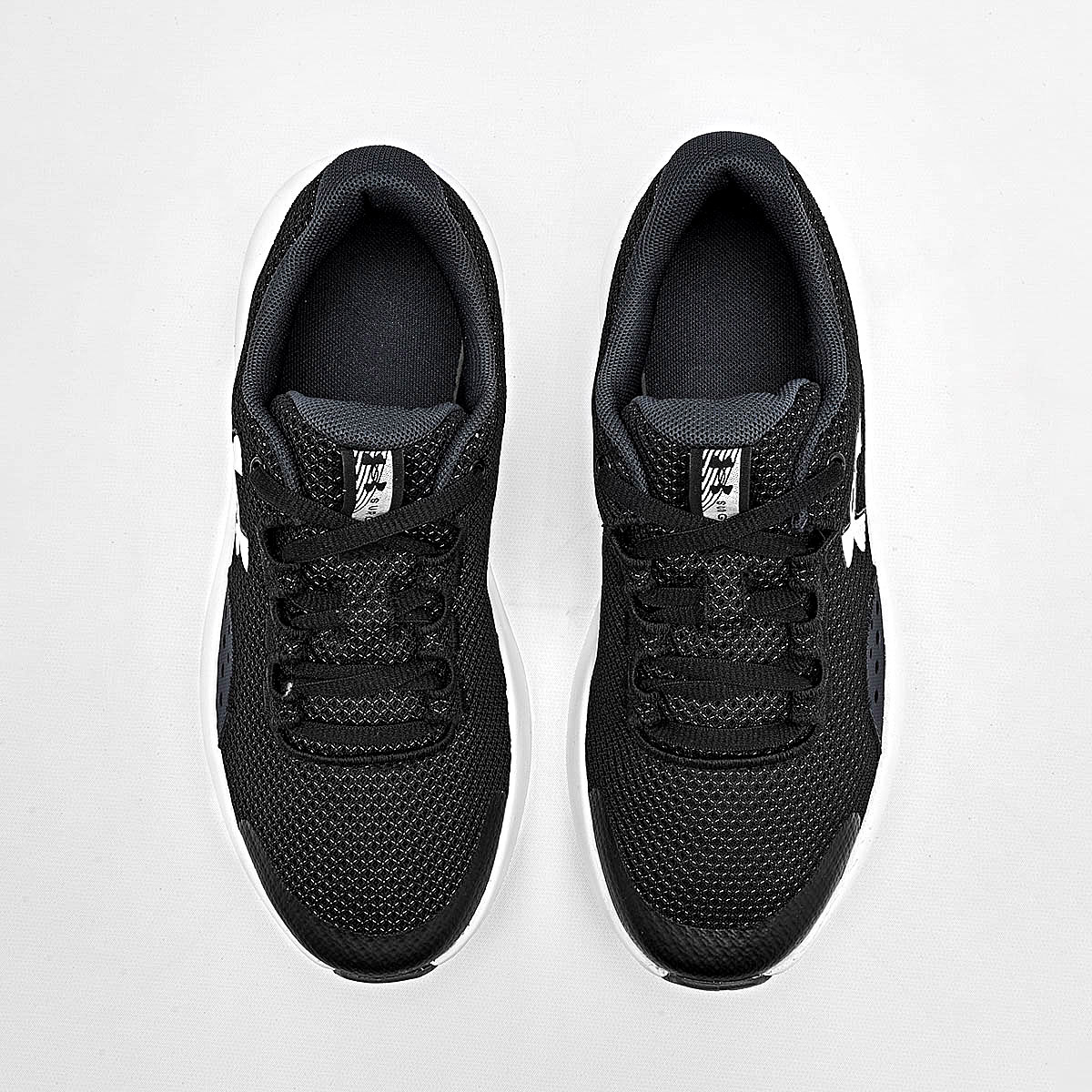 UNDER ARMOUR UA BGS Surge 4 TENIS MUJER DEPORTIVO COLOR NEGRO