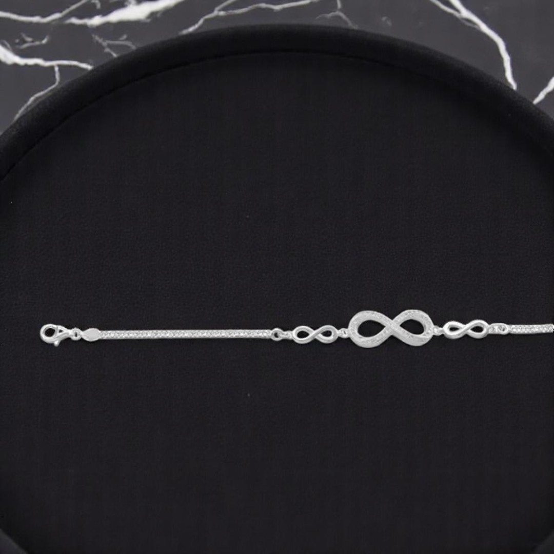 Pulsera Triple Infinito de 19cm en Plata .925