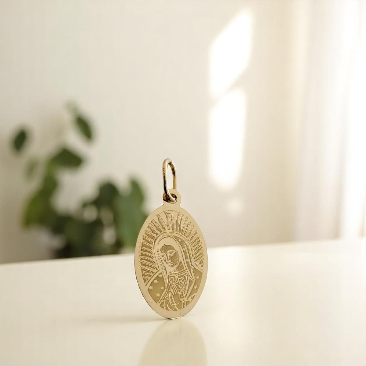 Collar Virgen De Guadalupe Grabado Laser Oro 14 K + Obsequio