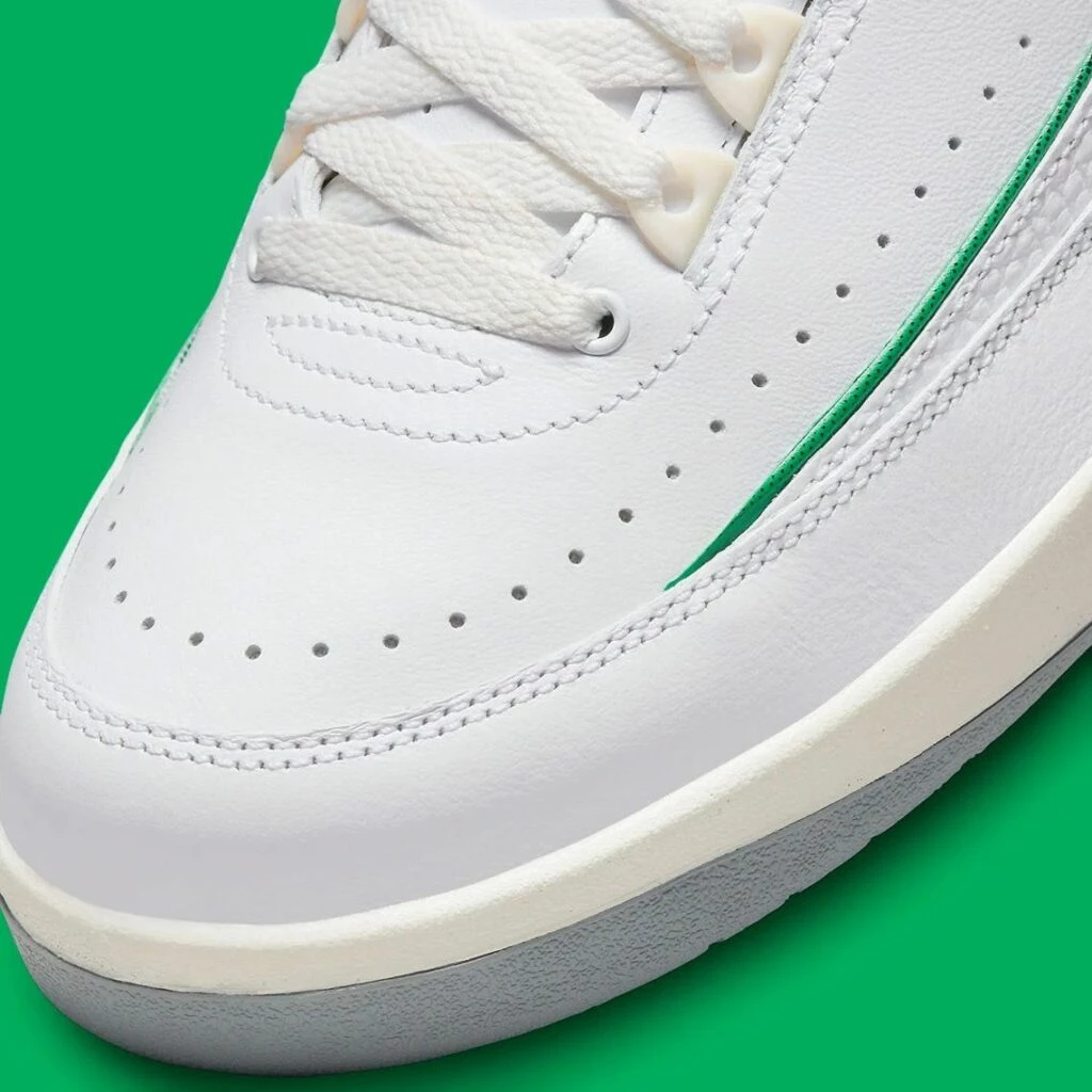 TENIS AIR JORDAN 2 RETRO BLANCO CON VERDE PARA HOMBRE TALLA 27.5 CM 