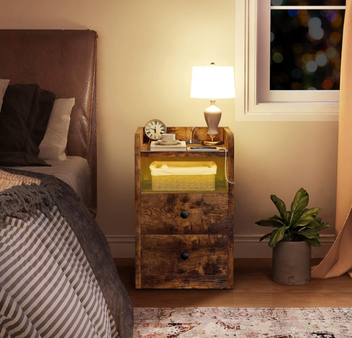 Buro para recamara rústico con enchufe y luz LED 