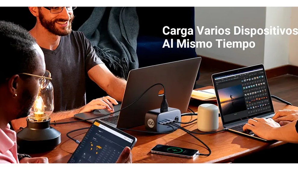 Cargador de Escritorio y Tomacorriente Múltiple 40896 UGREEN 3 Puertos USB-C 1 Puertos USB-A 3 Tomacorriente de CA