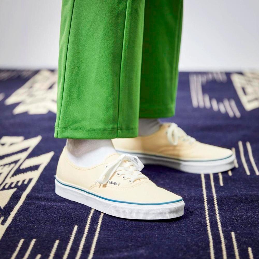 Tenis Vans Authentic - 0EE3WHT - Beige - Unisex
