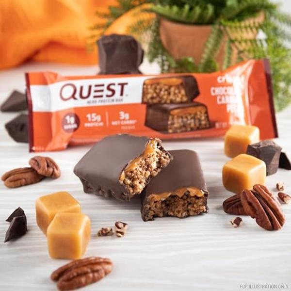 Barra de proteína Quest Nutrition de chocolate crujiente, caramelo y nueces pecanas (15 g de proteína, 1 g de azúcar, 3 g de carbohidratos netos), sin gluten, apta para dietas ceto