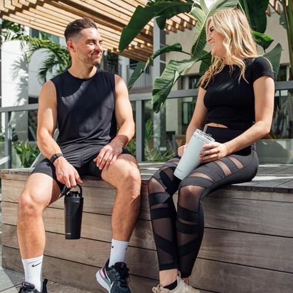 IS ICESHAKER - Botella mezcladora de proteínas con aislamiento de 780 ml, diseño Air Force A-10 Warthog, de acero inoxidable, ideal para gimnasio, como se vio en Shark Tank, Wartho