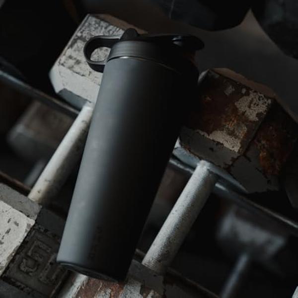 Botella mezcladora BlenderBottle Disney Princess Pro Series, perfecta para batidos de proteínas y pre-entrenamiento, 28 onzas, Mira lo lejos que llego, Moana