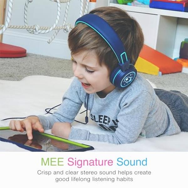 MEE audio KidJamz KJ55 - Auriculares USB-C de escucha segura para niños con luces LED multicolor, limitador de volumen y micrófono; auriculares supraaurales con cable para iPhone 1