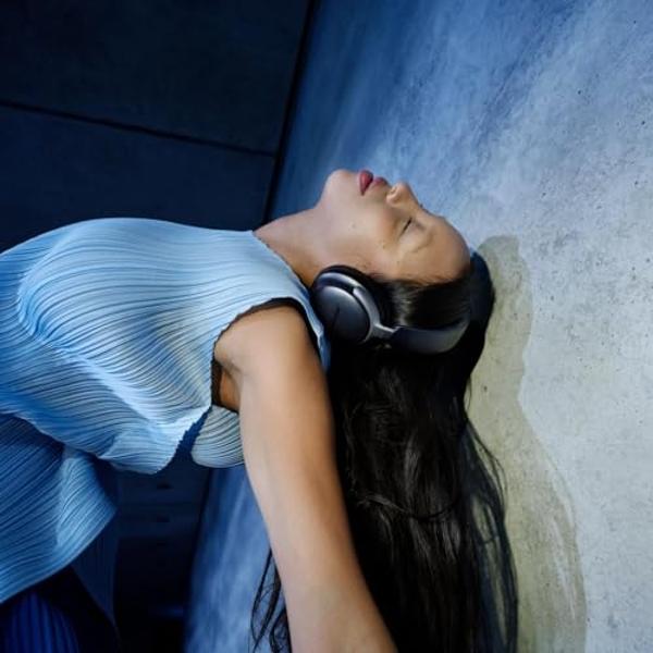 Audífonos Bluetooth Bose QuietComfort Ultra, inalámbricos con audio espacial, supraaurales, cancelación de ruido y micrófono, hasta 24 horas de reproducción, color negro