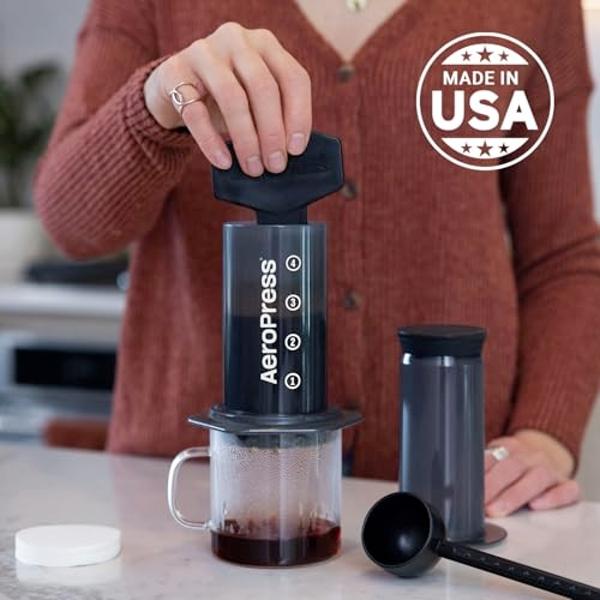 Cafetera y cafetera espresso AeroPress Original, cafetera portátil de nivel barista con cámara, émbolo y filtros, cafetera y cafetera espresso de preparación rápida.