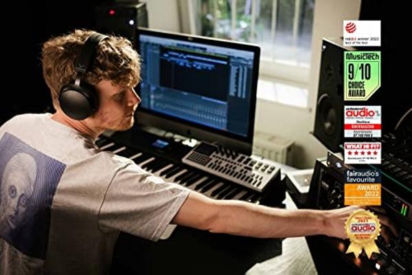 Auriculares de estudio cerrados beyerdynamic DT 700 PRO X con controlador Stellar .45 para grabación y monitorización en todos los dispositivos de reproducción.