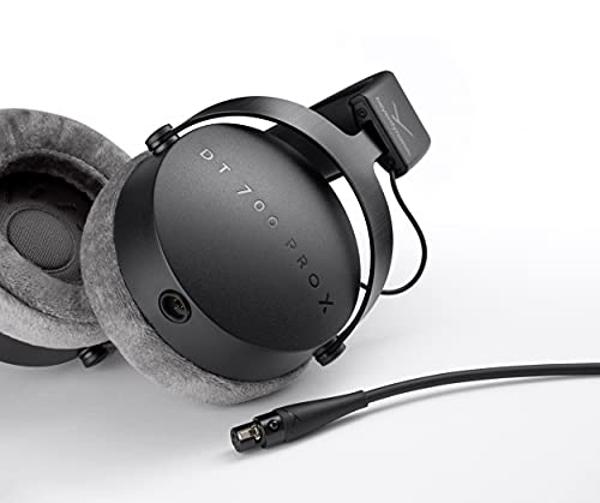 Auriculares de estudio cerrados beyerdynamic DT 700 PRO X con controlador Stellar .45 para grabación y monitorización en todos los dispositivos de reproducción.