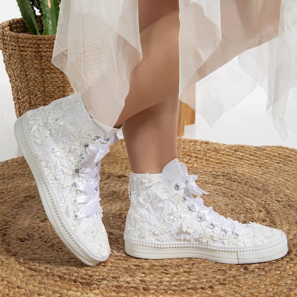Claire - Converse de boda de encaje blanco con perlas