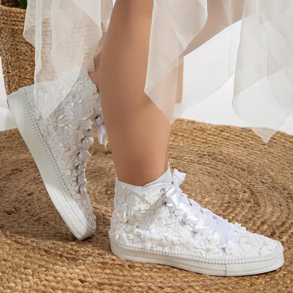 Claire - Converse de boda de encaje blanco con perlas