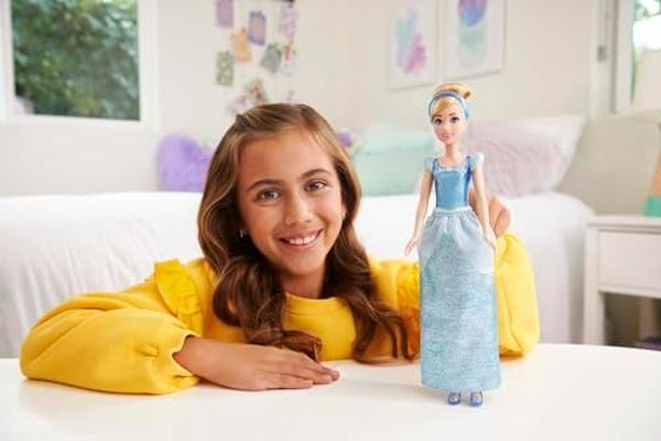 Juguetes de Princesas Disney de Mattel, Muñeca de Moda Cenicienta, Look Brillante con Cabello Rubio, Ojos Azules y Accesorio para el Cabello, Inspirada en la Película.