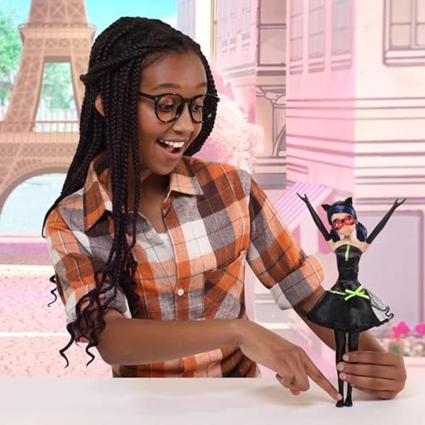 Muñeca bebé afroamericana JC Toys La Baby, cuerpo blando mediano de 40 cm | Lavable | Conjunto morado extraíble con gorro y chupete | Para niños a partir de 12 meses, 40 cm.