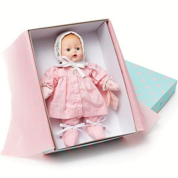 Las muñecas Madame Alexander van a la tienda Huggums de la abuela.