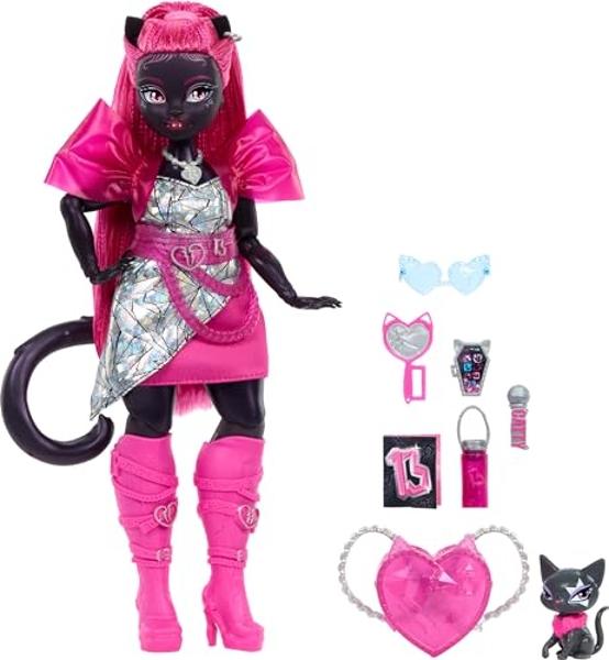 Muñeca Catty Noir de Monster High, mujer gata con amuleto de gato y accesorios como mochila, libro de música, micrófono y más..
