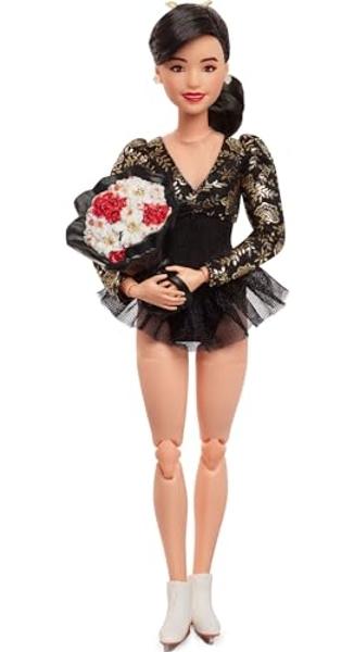 Muñeca Barbie inspiradora de Kristi Yamaguchi, coleccionable, con traje de los Juegos Olímpicos de Invierno de 1992, malla negra y dorada brillante y patines blancos..