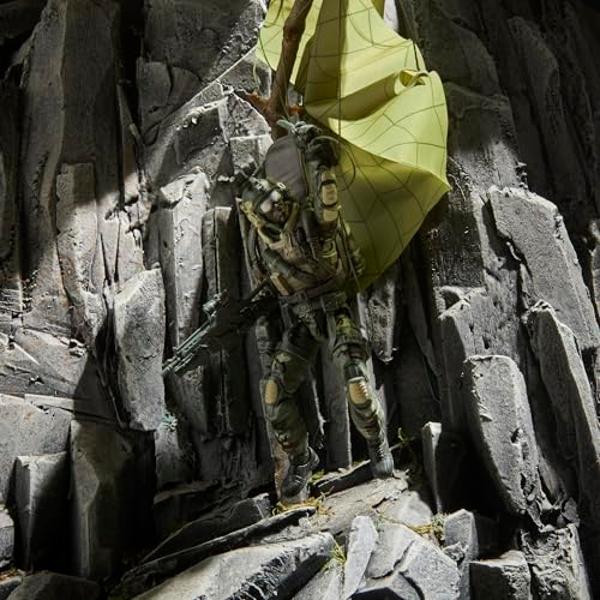 Figura de acción de 60.º aniversario de la serie clasificada de G.I. Joe: Halo (gran altitud, baja apertura), saltador, de 15 cm, con paracaídas y 18 accesorios..
